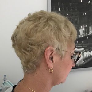 Meet your Posher, Ana maria